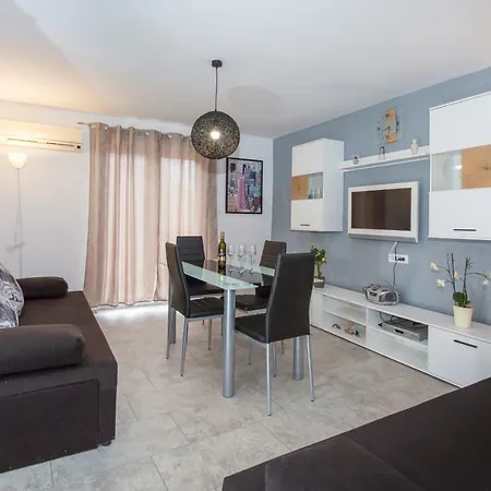 Apartman Korina アパート ラビン