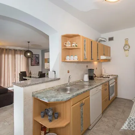 Apartman Korina アパート